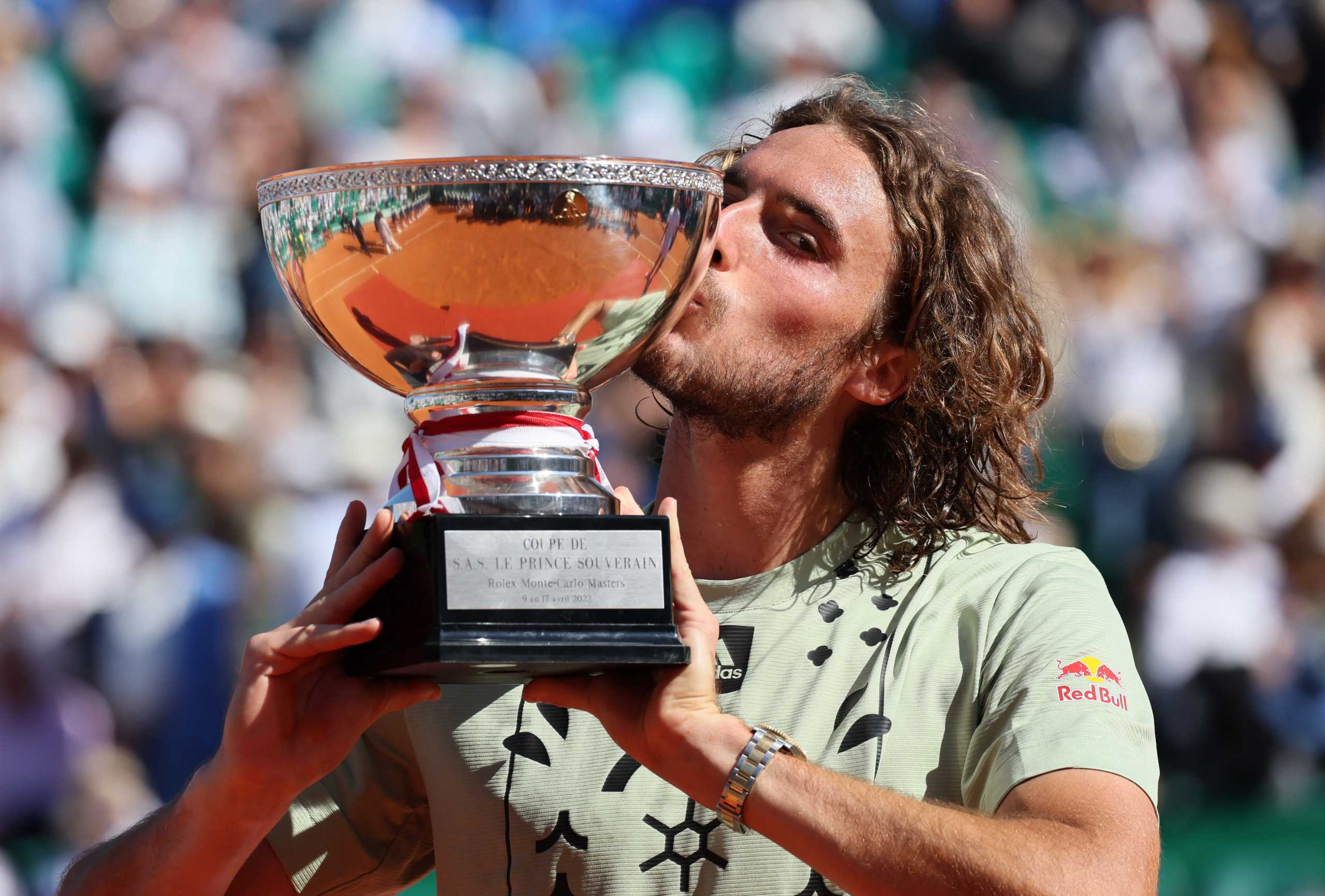 Tennis - ATP Masters 1000 - Monte Carlo Masters - Monte-Carlo Country Club, Roquebrune-Cap-Martin, France - April 17, 2022 Greece's Stefanos Tsitsipas celebrates, kissing the trophy after winning the final match against Spain's Alejandro Davidovich Fokina REUTERS