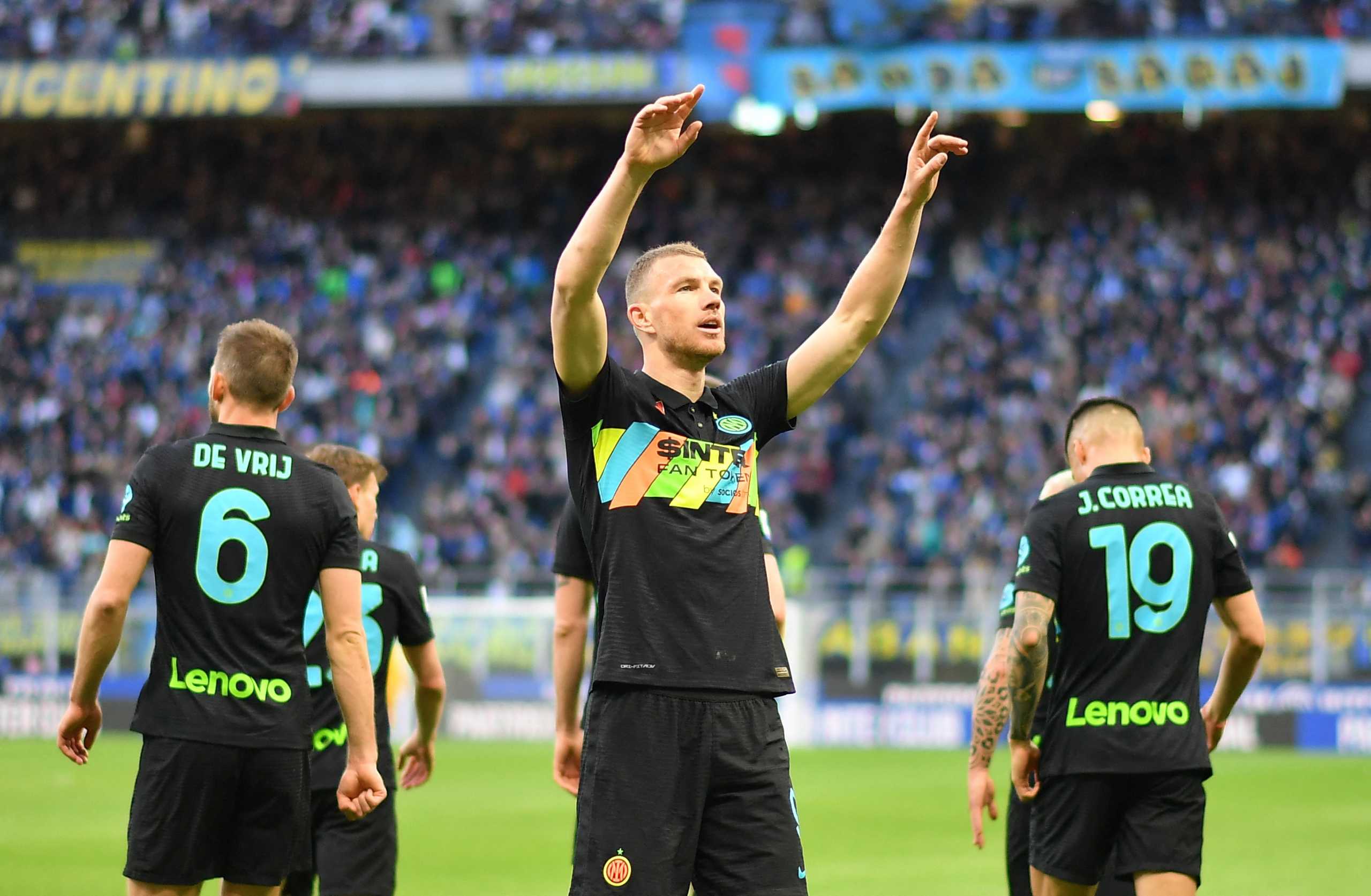 Soccer Football - Serie A - Inter Milan v Hellas Verona - San Siro, Milan, Italy - April 9, 2022 Inter Milan's Edin Dzeko celebrates scoring their second goal REUTERS
