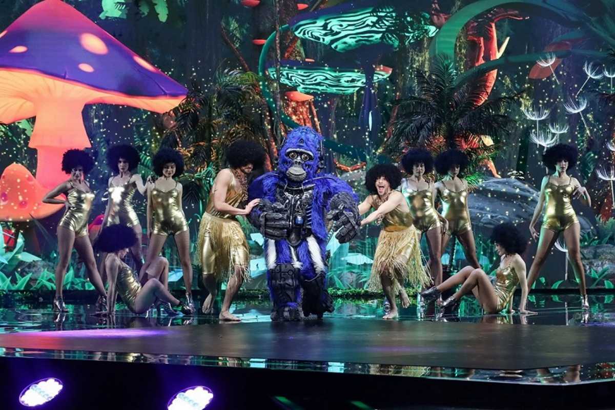 The Masked Singer: Από το εντυπωσιακό σκηνικό με το κέφι στην αμήχανη πολυλογία και το πλαστικό ψυγείο