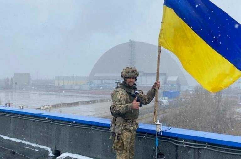 Chernobyl: Ukrainian flag flies again near nuclear power plant