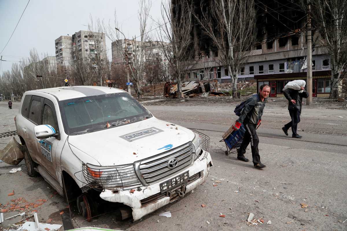 Μαριούπολη: Επτά λεωφορεία θα επιχειρήσουν να απομακρύνουν αμάχους από τη μαρτυρική πόλη