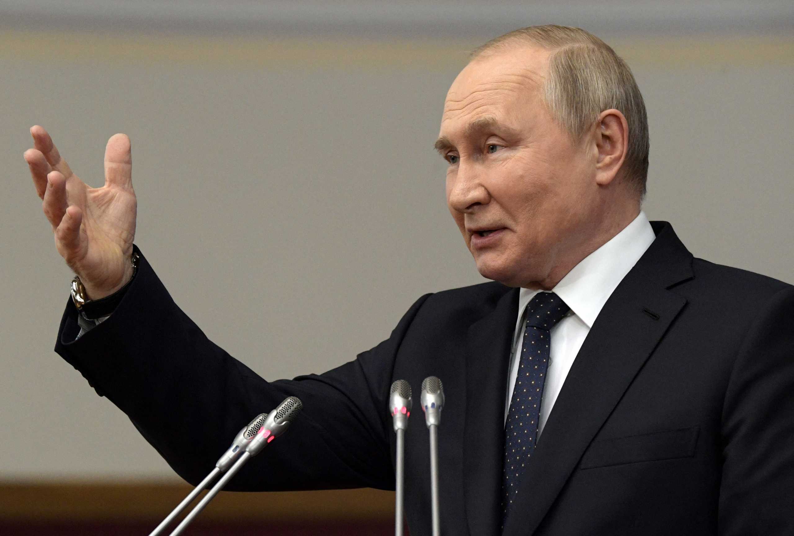 Ρωσία: Ο Πούτιν συζητάει να συνδέσει το ρούβλι με τον χρυσό
