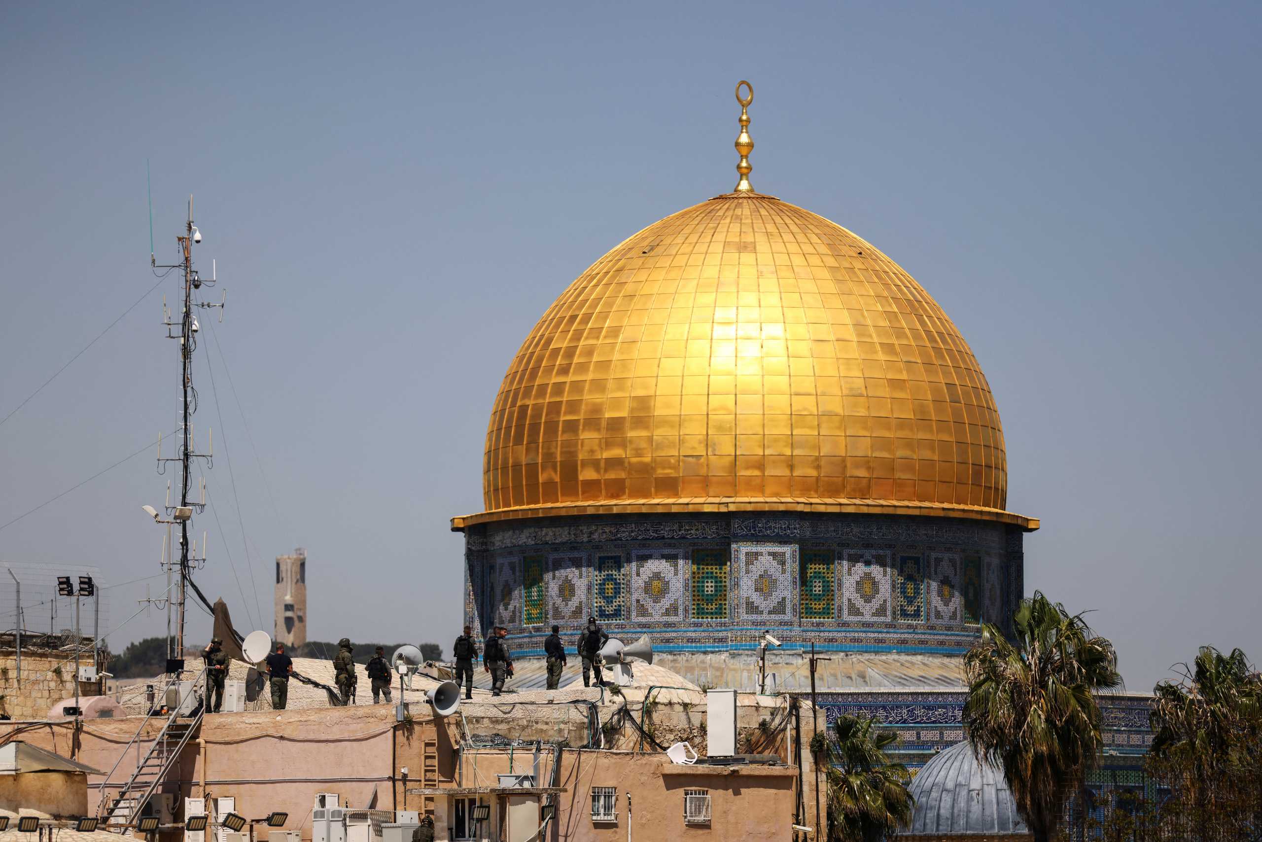 Israeli security forces stand on a roof top near the compound that houses Al-Aqsa Mosque, known to Muslims as Noble Sanctuary and to Jews as Temple Mount, following clashes on the compound in Jerusalem's Old City April 15, 2022. REUTERS