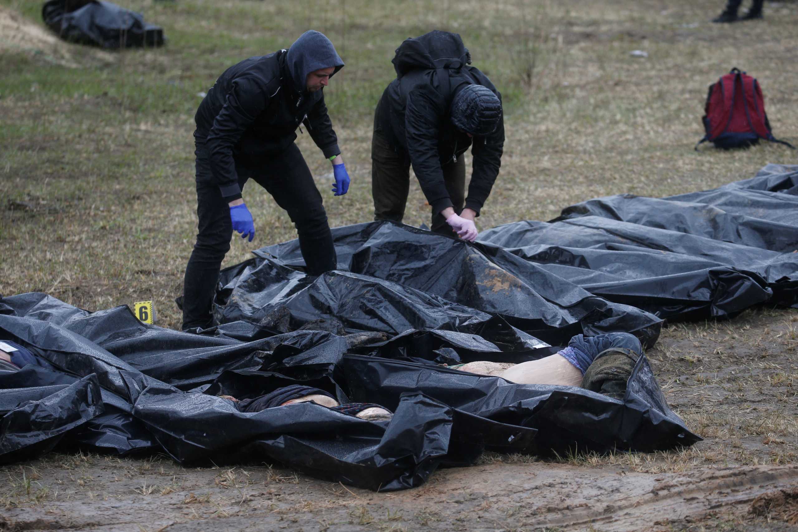 Πόλεμος στην Ουκρανία: Βρήκαν 1.150 πτώματα αμάχων στην περιφέρεια του Κιέβου