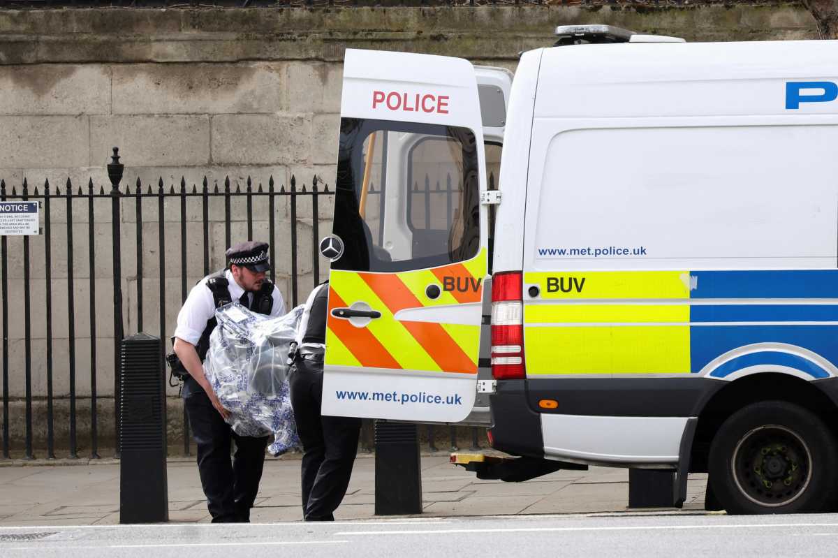 Βρετανία: Άνδρας με μαχαίρι συνελήφθη επειδή απείλησε φρουρούς του υπουργείου Άμυνας