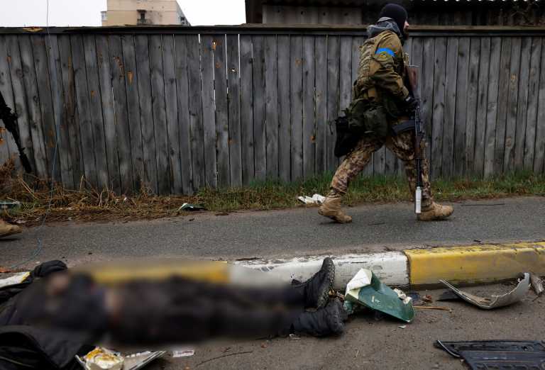 Φρίκη στην Μπούσα: «Εκατοντάδες τα πτώματα» λέει ο Ουκρανός ΥΠΕΞ – Ζητά νέα σκληρά μέτρα κατά της Ρωσίας