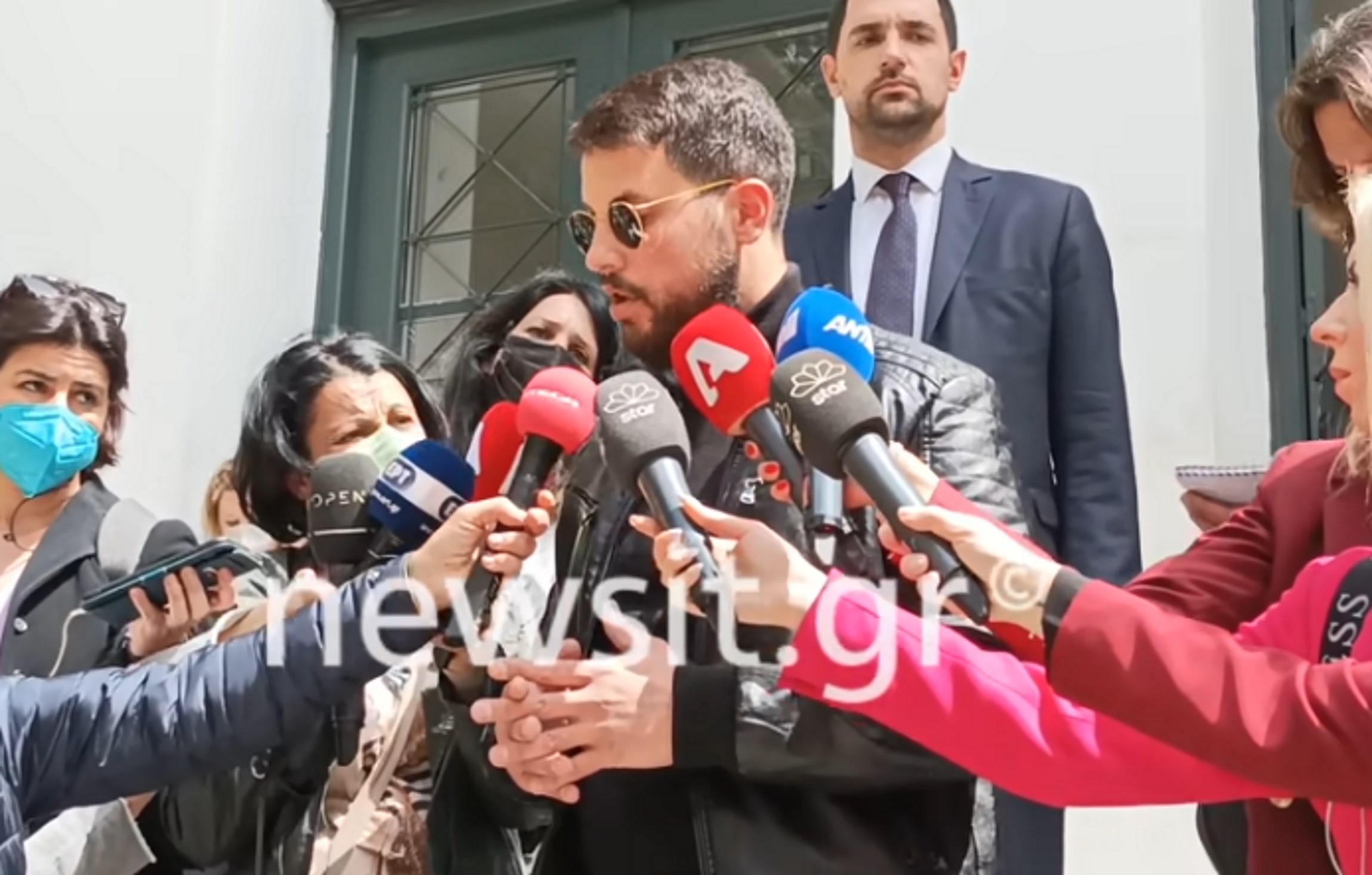 Μάνος Δασκαλάκης: Το Twitter τον «δίκασε» για την εμφάνισή του στα δικαστήρια