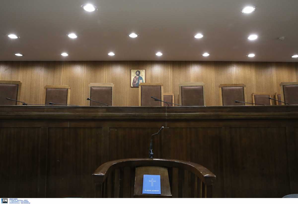 Σοκ στην Πάτρα: Ο δικηγόρος Τάσος Τελώνης πέθανε μέσα στο δικαστήριο
