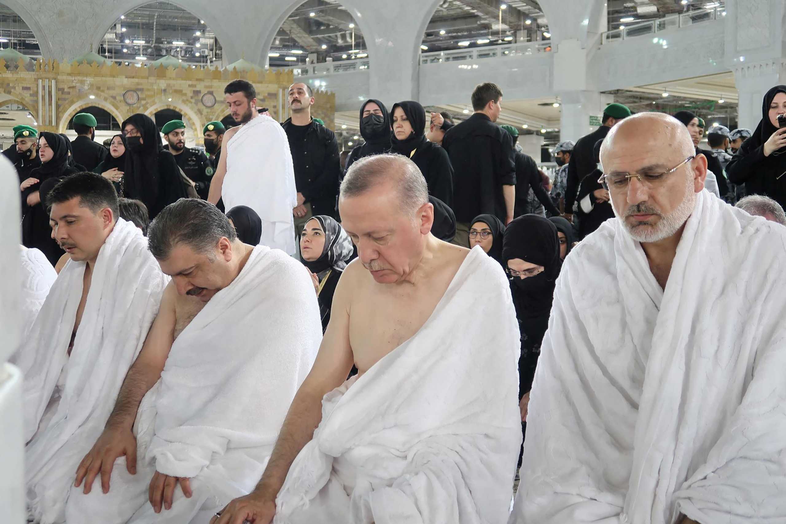 Turkish President Recep Tayyip Erdogan performs morning prayers in the grand mosque in the holy city of Mecca, Saudi Arabia, April 29, 2022. Saudi Press Agency