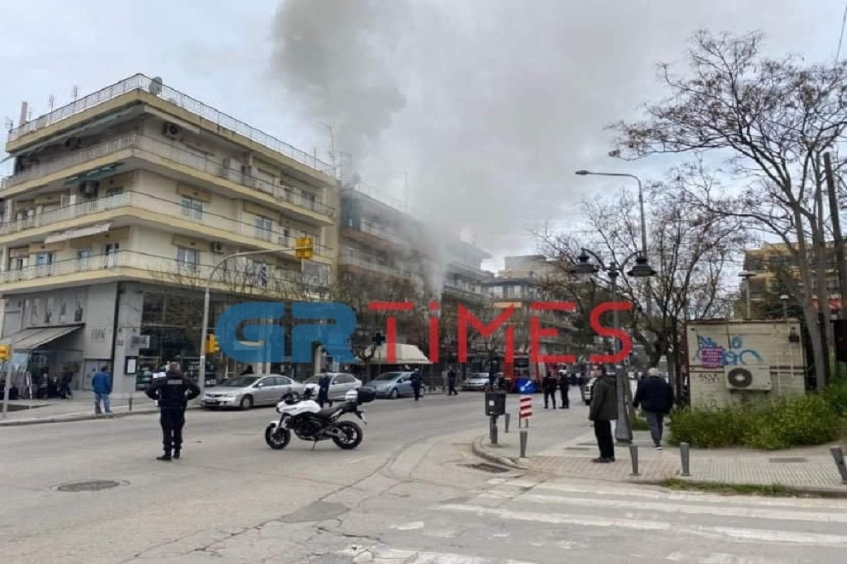 Θεσσαλονίκη: Συναγερμός για φωτιά στην Τούμπα – Καίγεται ψευδοροφή καταστήματος
