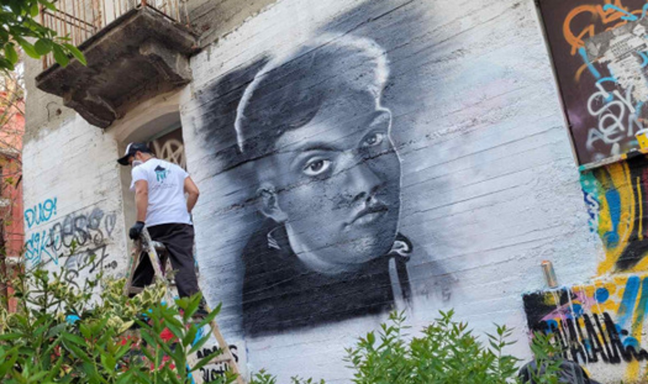 Λάρισα: Αυτό είναι το γκράφιτι για τον αδικοχαμένο φοιτητή που σκοτώθηκε όταν κλώτσησε μια πόρτα