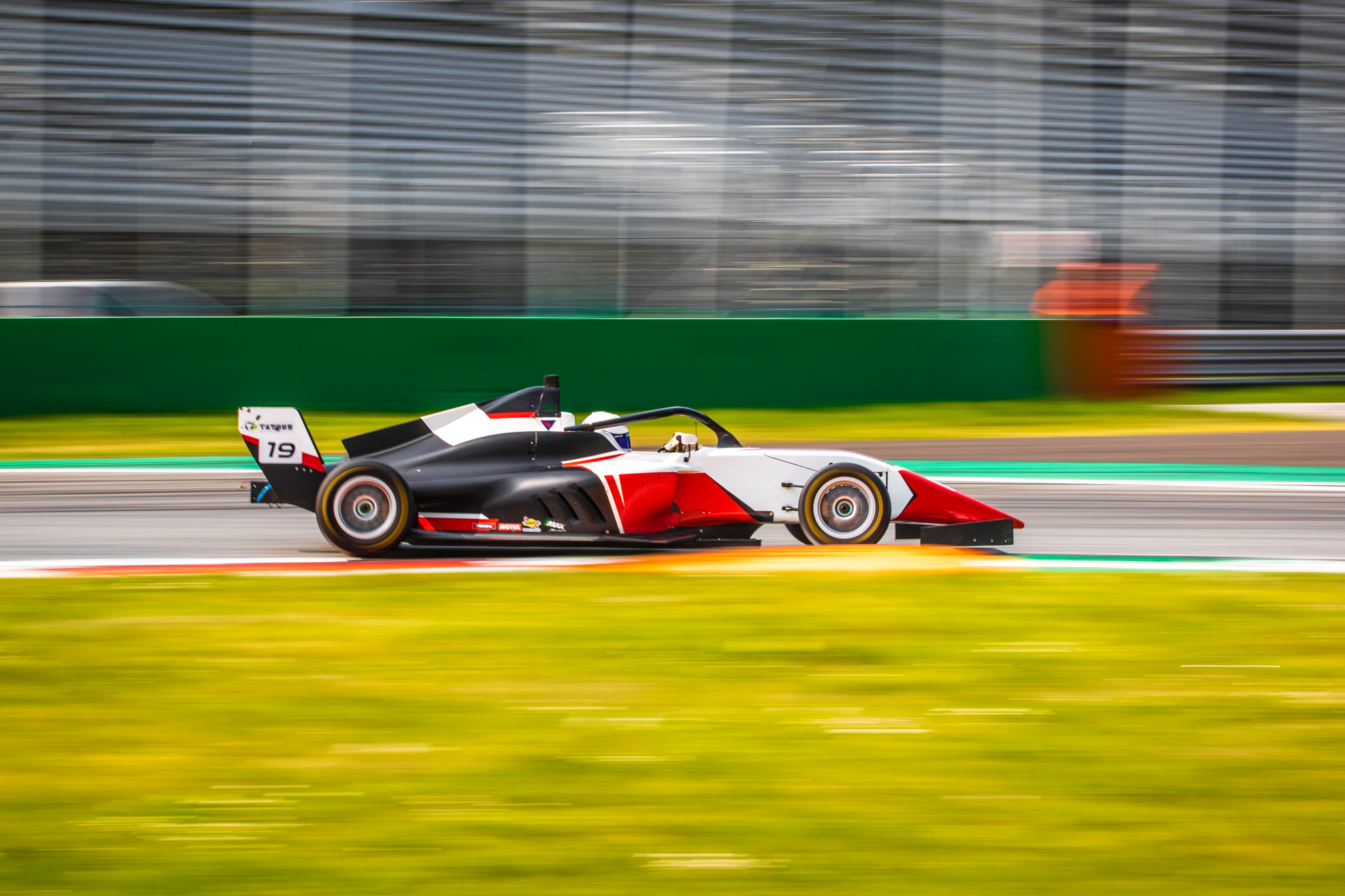 Formula 4: H Abarth στο πλευρό των πρωταθλητών του αύριο