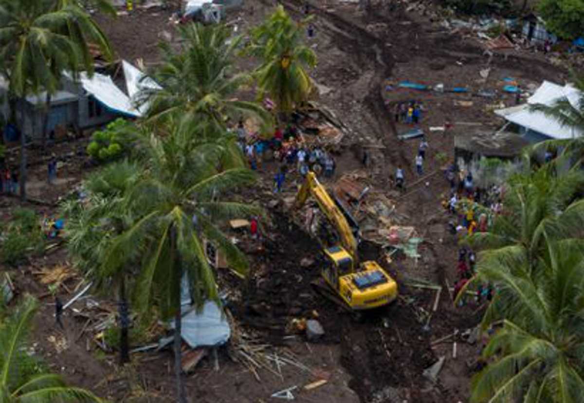 Ινδονησία: Δώδεκα νεκρές γυναίκες από κατάρρευση σε χρυσωρυχείο – Τις έπνιξε η λάσπη