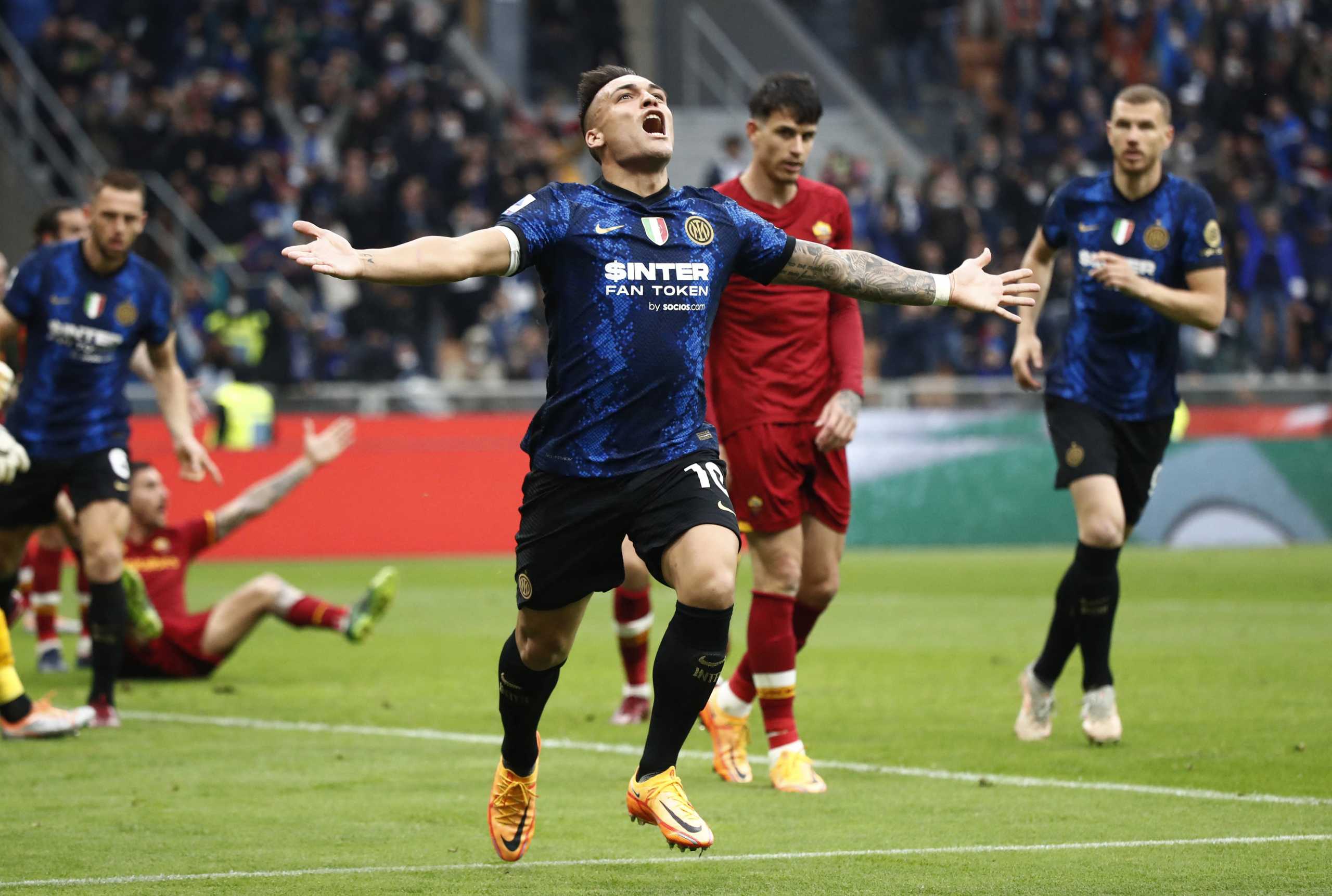 Soccer Football - Serie A - Inter Milan v AS Roma - San Siro, Milan, Italy - April 23, 2022   Inter Milan's Lautaro Martinez celebrates scoring their third goal REUTERS