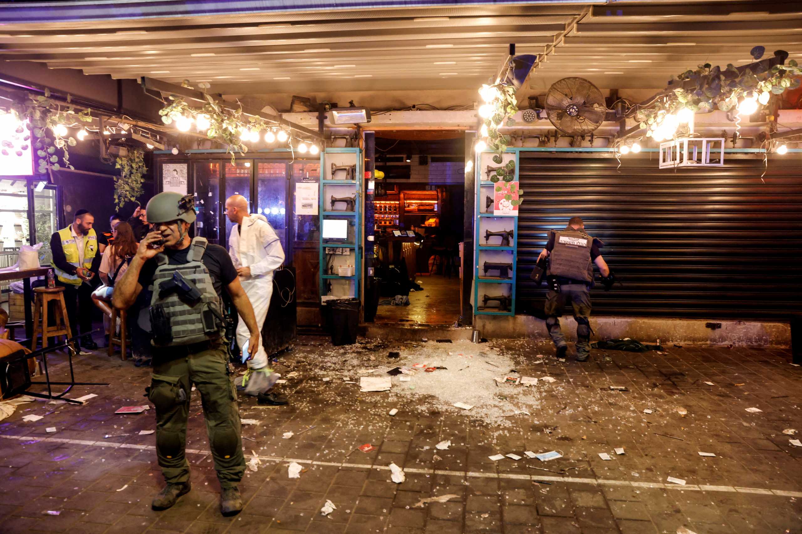 Israeli security and rescue personnels work by the entrance to a restaurant following an incident in Tel Aviv, Israel April 7, 2022. REUTERS