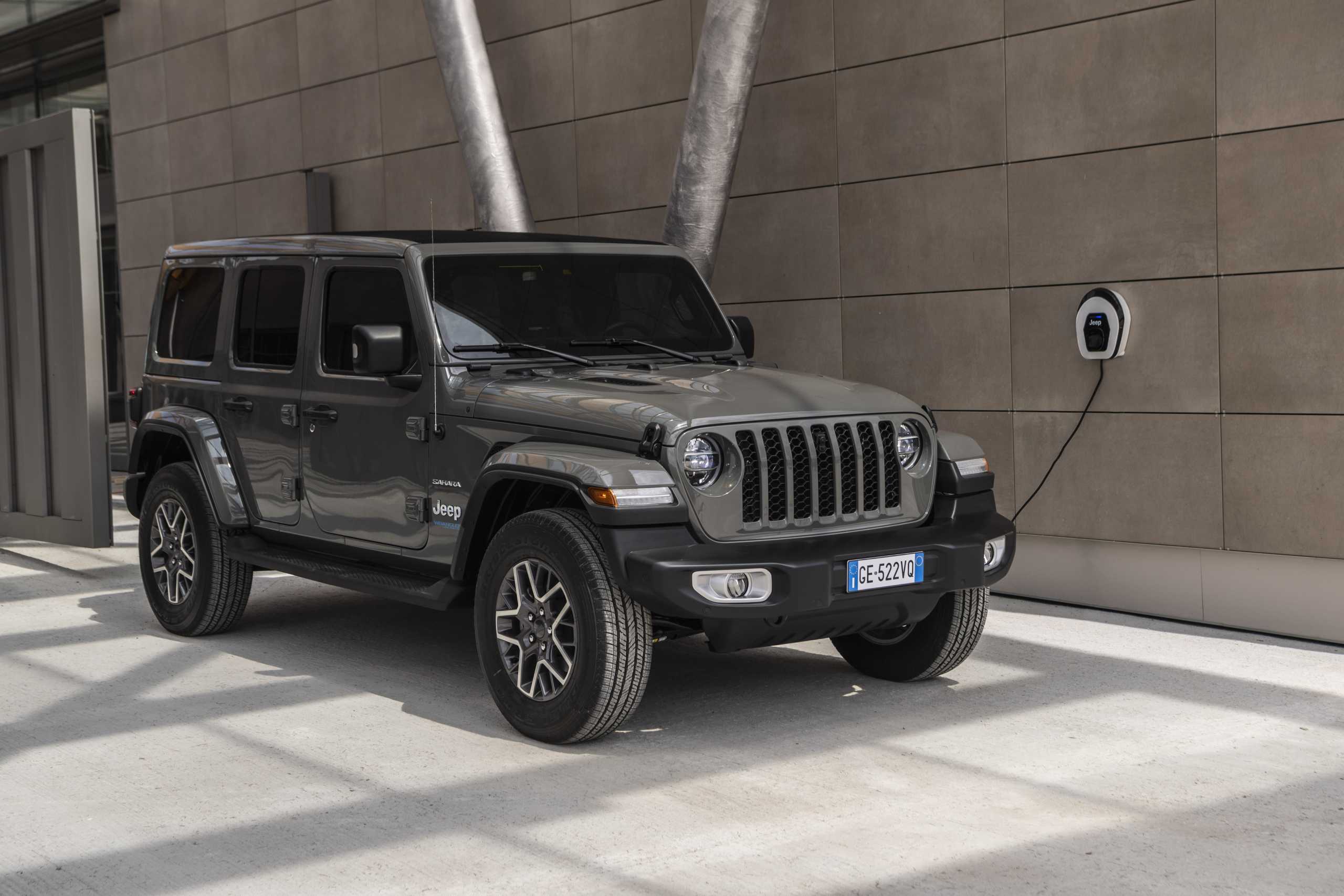 To Jeep Wrangler 4xe πρωτοστατεί στις δοκιμές των τεχνολογιών συνδεσιμότητας 5G για την οδική ασφάλεια