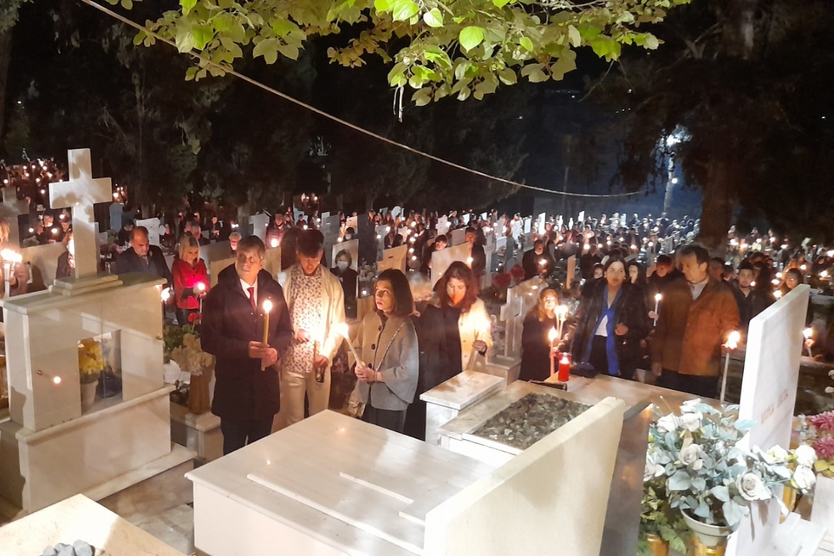 Κοζάνη: Το συγκινητικό έθιμο της Ανάστασης στα νεκροταφεία