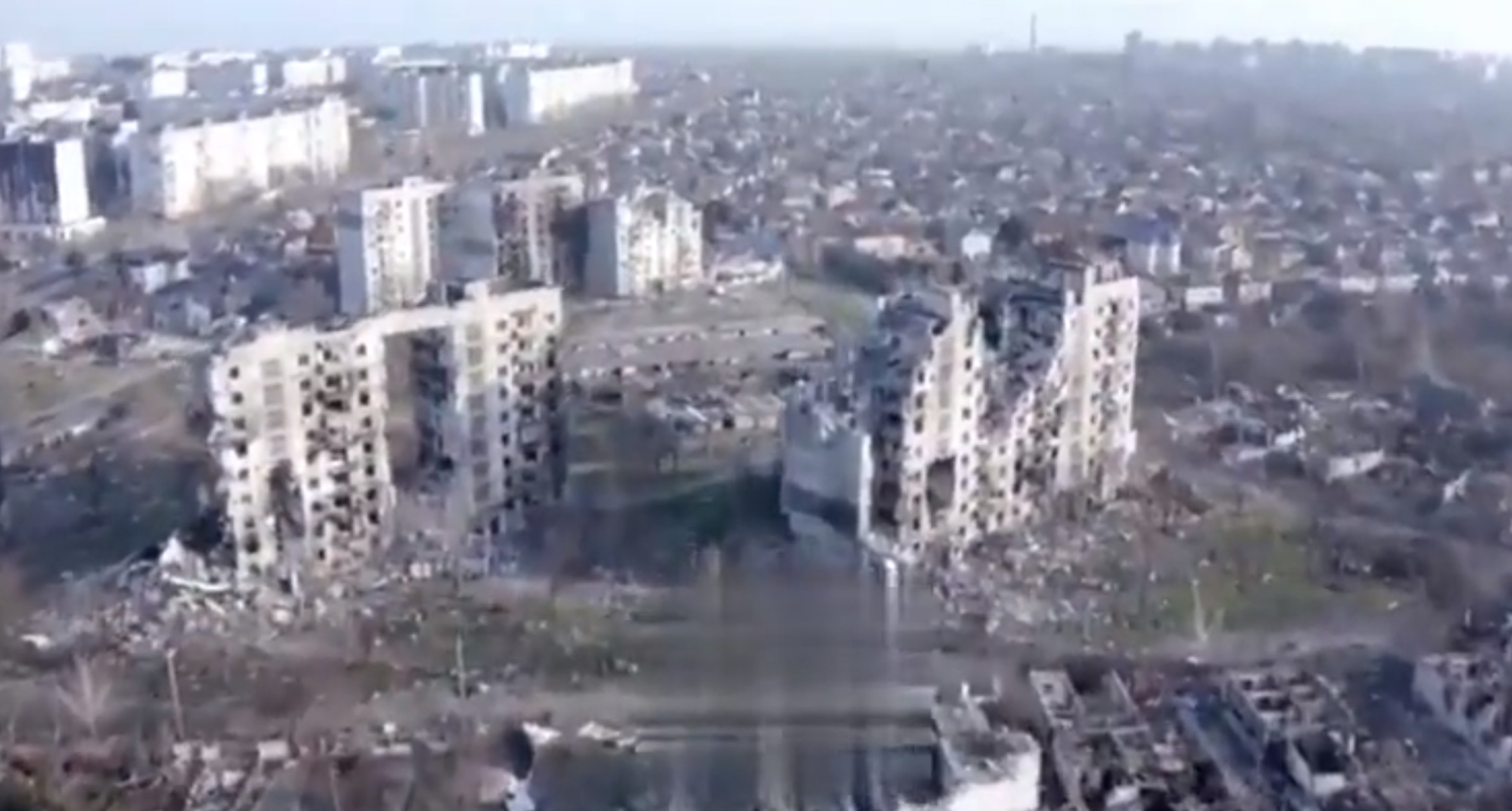Πόλεμος στην Ουκρανία: Η Μαριούπολη «εξαφανίζεται» απ’ το χάρτη – Συγκλονιστικό βίντεο από drone
