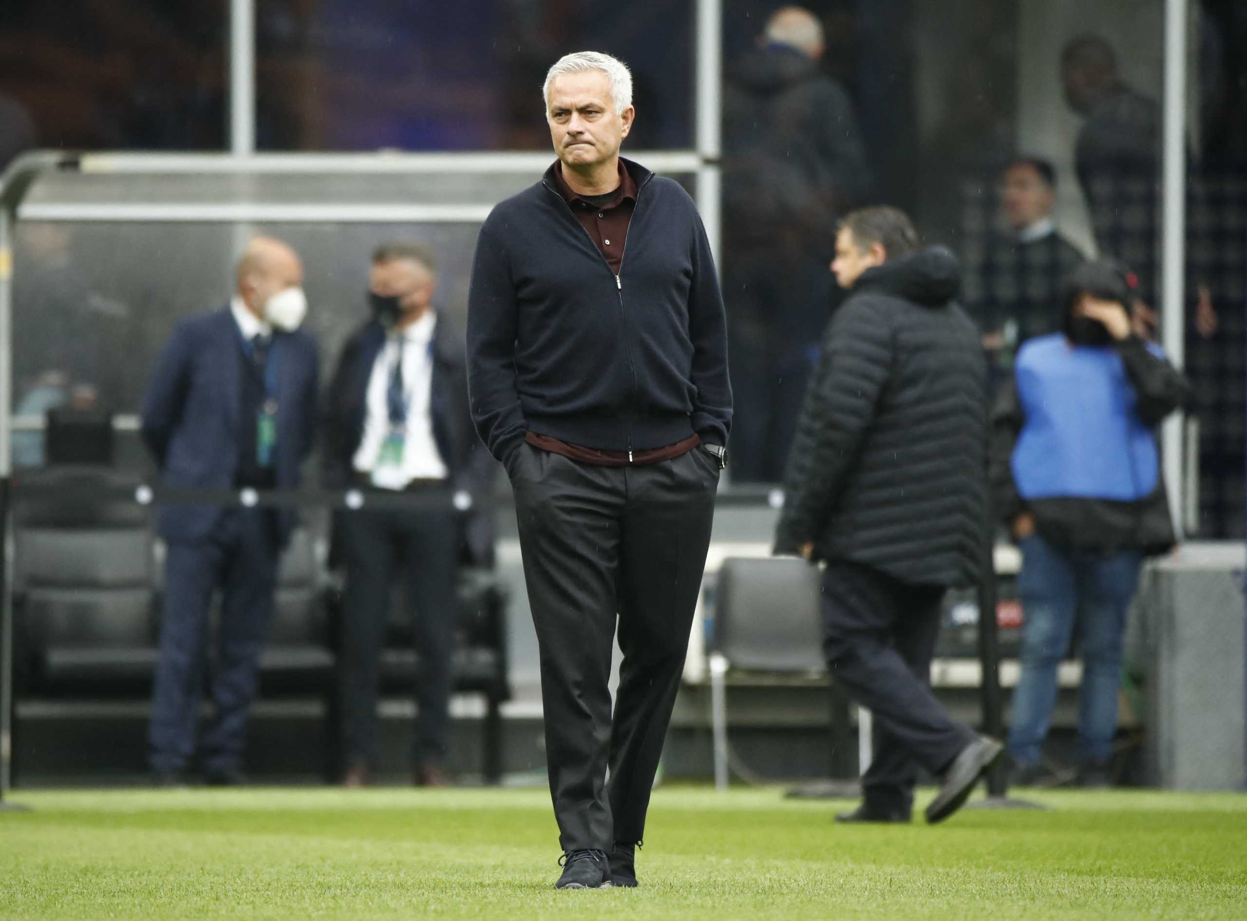 Soccer Football - Serie A - Inter Milan v AS Roma - San Siro, Milan, Italy - April 23, 2022   AS Roma coach Jose Mourinho on the pitch before the match REUTERS