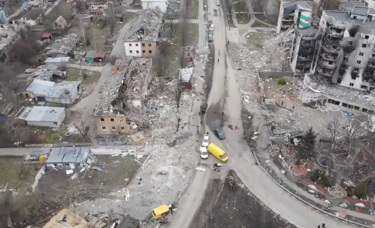 Πόλεμος στην Ουκρανία: Αναφορές για 26 πτώματα σε πολυκατοικίες στην Μποροντιάνκα – Ζελένσκι: Χειρότερα από την Μπούτσα