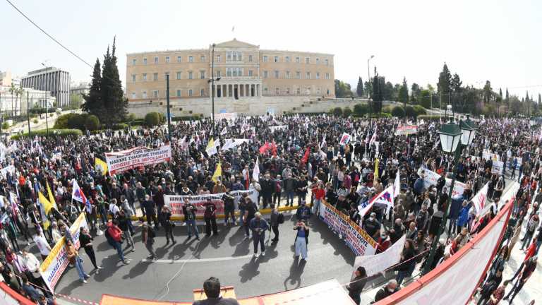 Μεγάλες απεργιακές συγκεντρώσεις από ΠΑΜΕ και ΓΣΕΕ - Κλειστό το κέντρο της Αθήνας