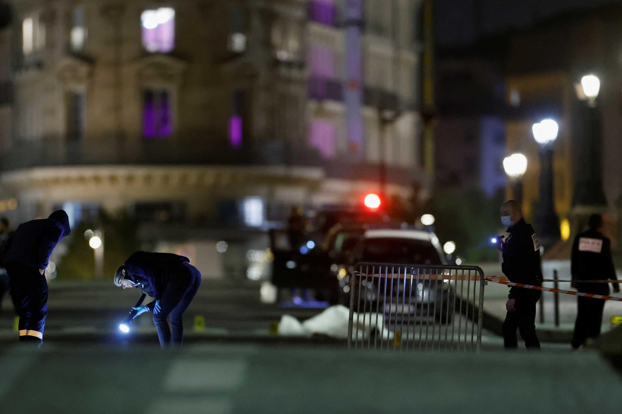 Γαλλία: Τρόμος στο Παρίσι το βράδυ των εκλογών – Αυτοκίνητο ήθελε να εμβολίσει αστυνομικούς, δυο νεκροί