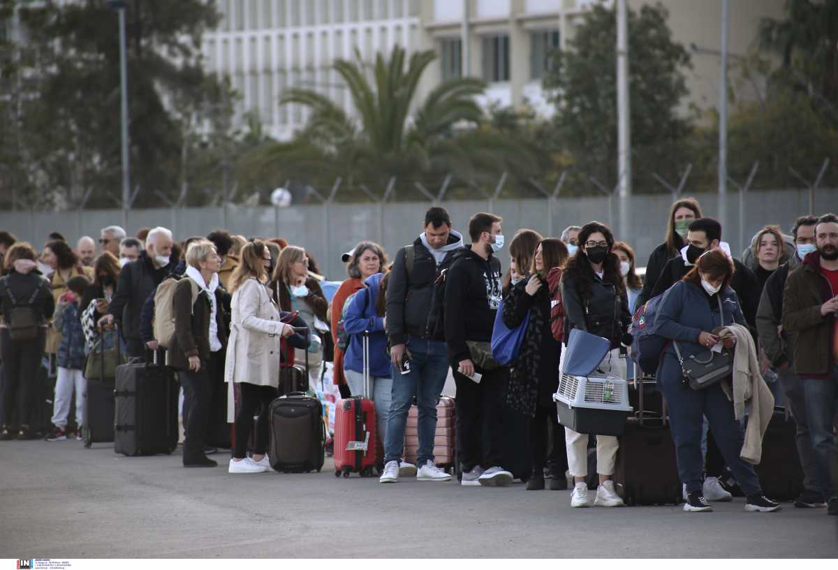 Πάσχα: Το αδιαχώρητο και σήμερα στα λιμάνια – Δεκάδες χιλιάδες έφυγαν τη Μεγάλη Πέμπτη