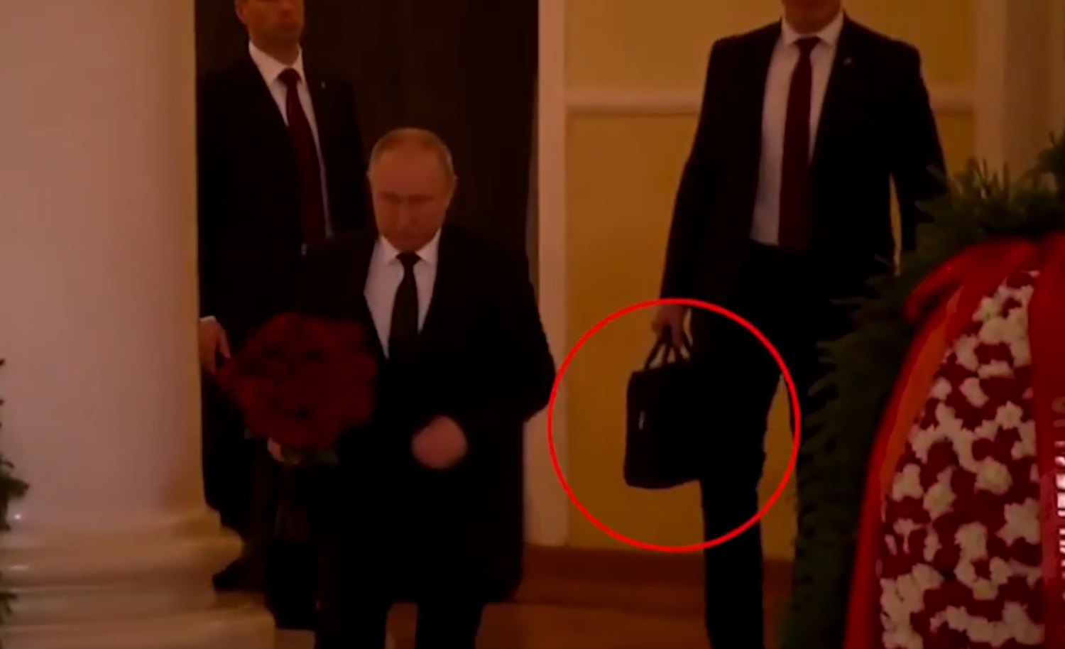 Πόλεμος στην Ουκρανία – Sun: «Αυτή είναι η βαλίτσα του Πούτιν με τα πυρηνικά»