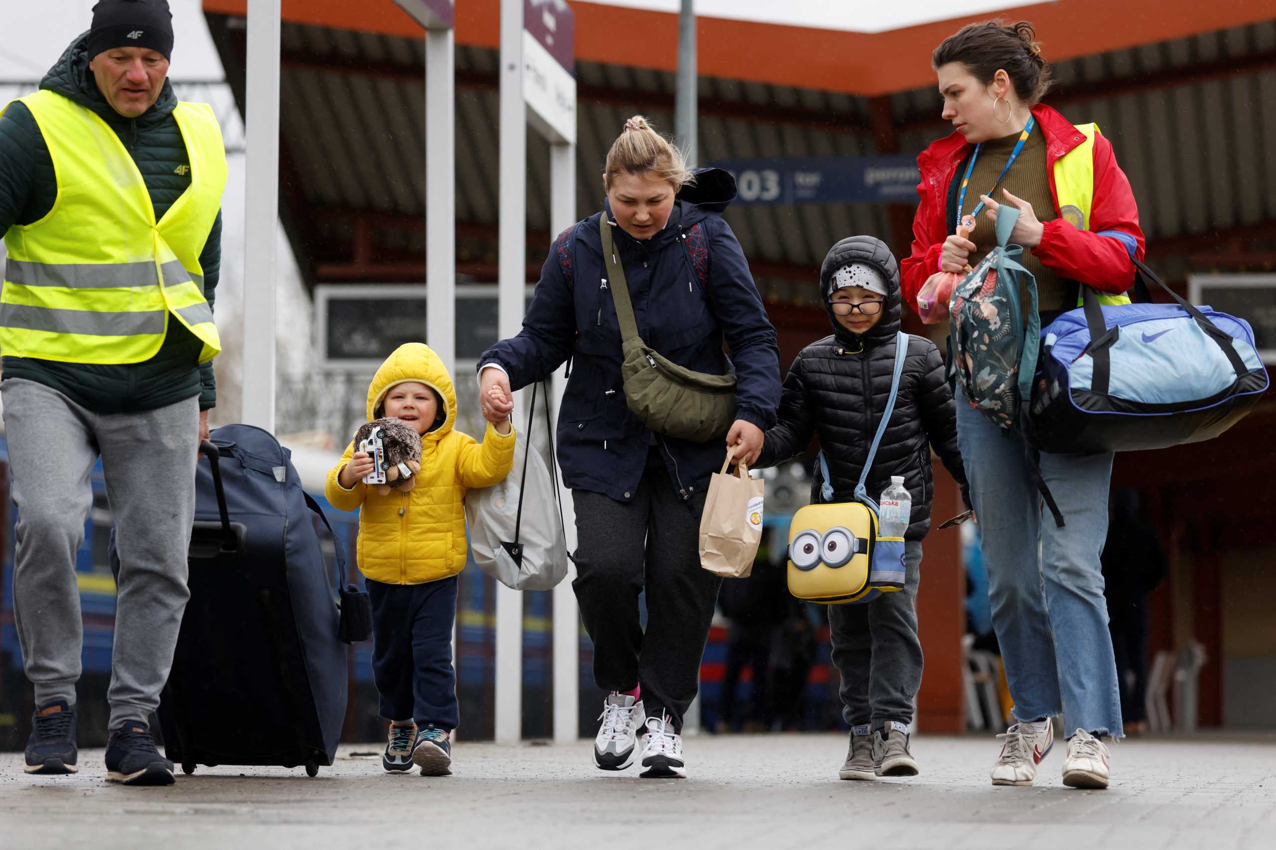 Ukrainian refugees fleeing the Russia's invasion of Ukraine walk on the platform after arriving on a train from Odesa at Przemysl Glowny train station, in Poland, April 9, 2022.    REUTERS