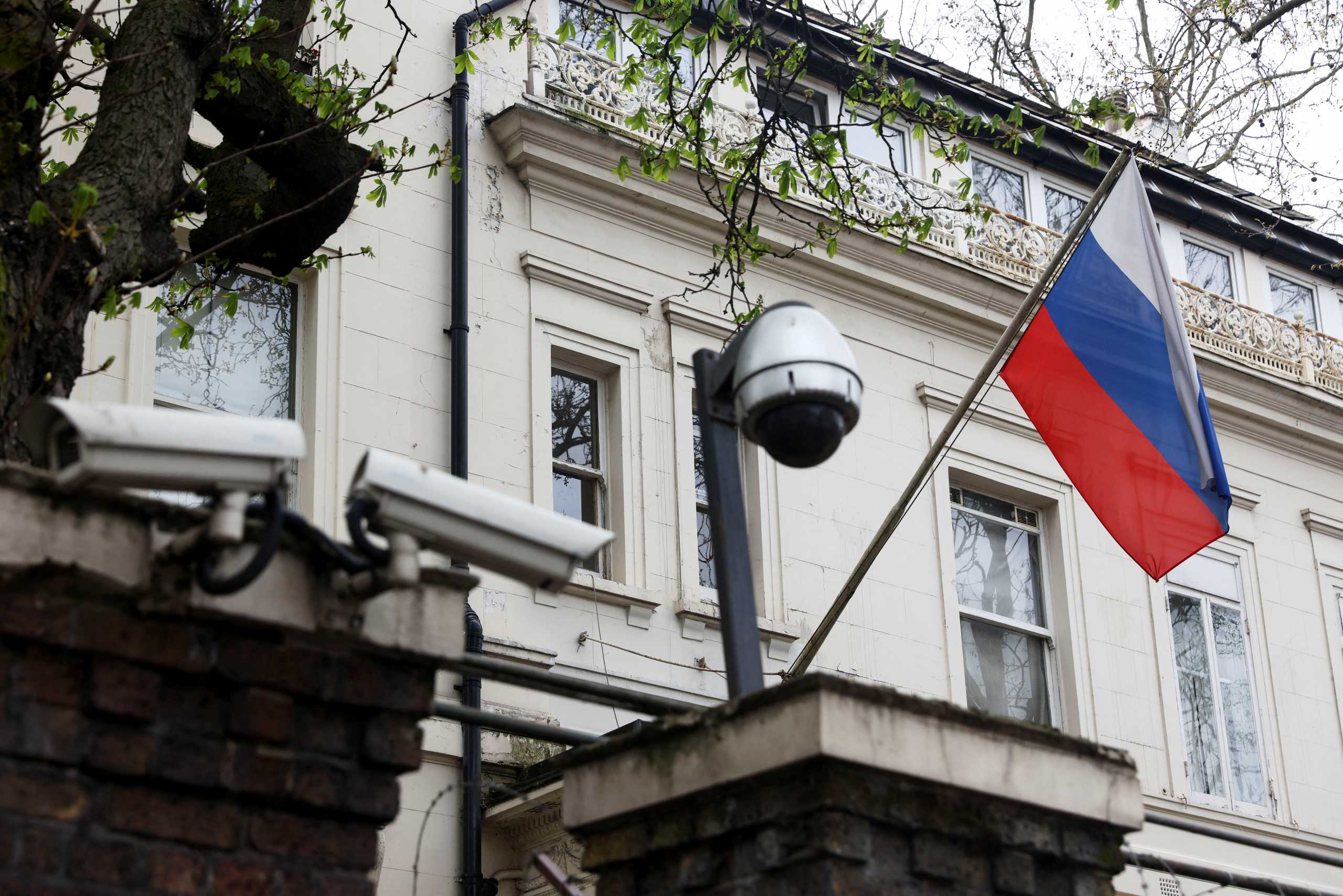 Βρετανία: Φρουρός ασφαλείας της πρεσβείας στο Βερολίνο κατηγορείται για κατασκοπεία υπέρ της Ρωσίας