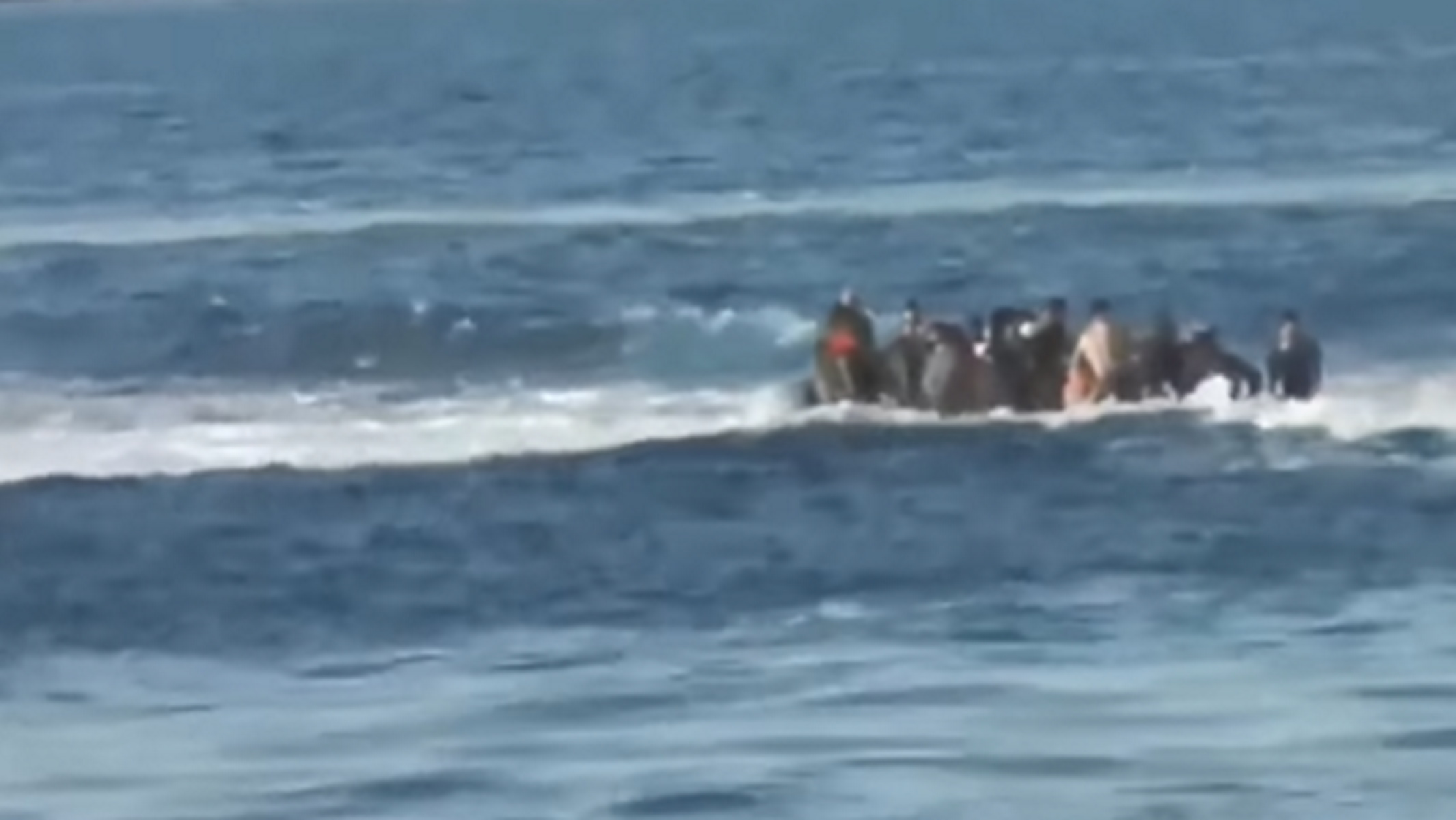 Βρετανία: 700 μετανάστες διέσχισαν σε μία ημέρα τη Μάγχη με μικρά σκάφη