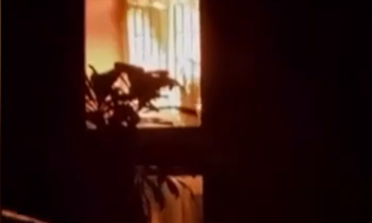 Σανγκάη: Φωτιά σε πολυκατοικία προκάλεσε πανικό – Το lockdown καθυστέρησε την πυροσβεστική