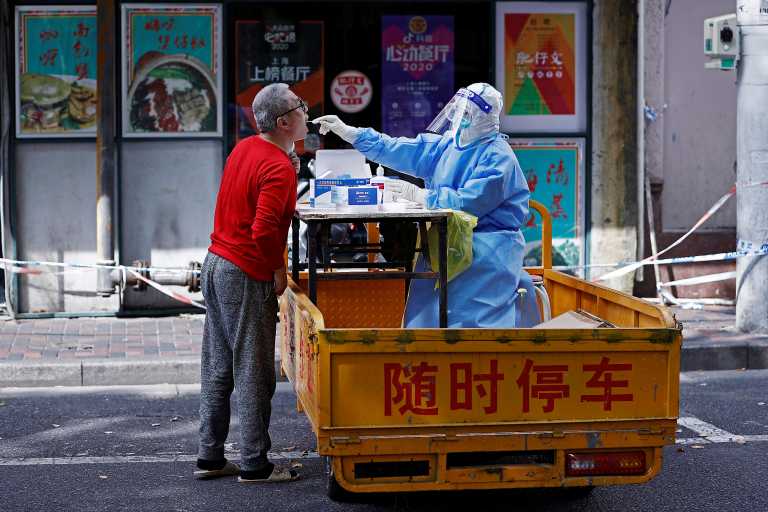 138 οι νεκροί από κορονοϊό στη Σανγκάη – 51 θάνατοι και 19.500 κρούσματα σε 24 ώρες