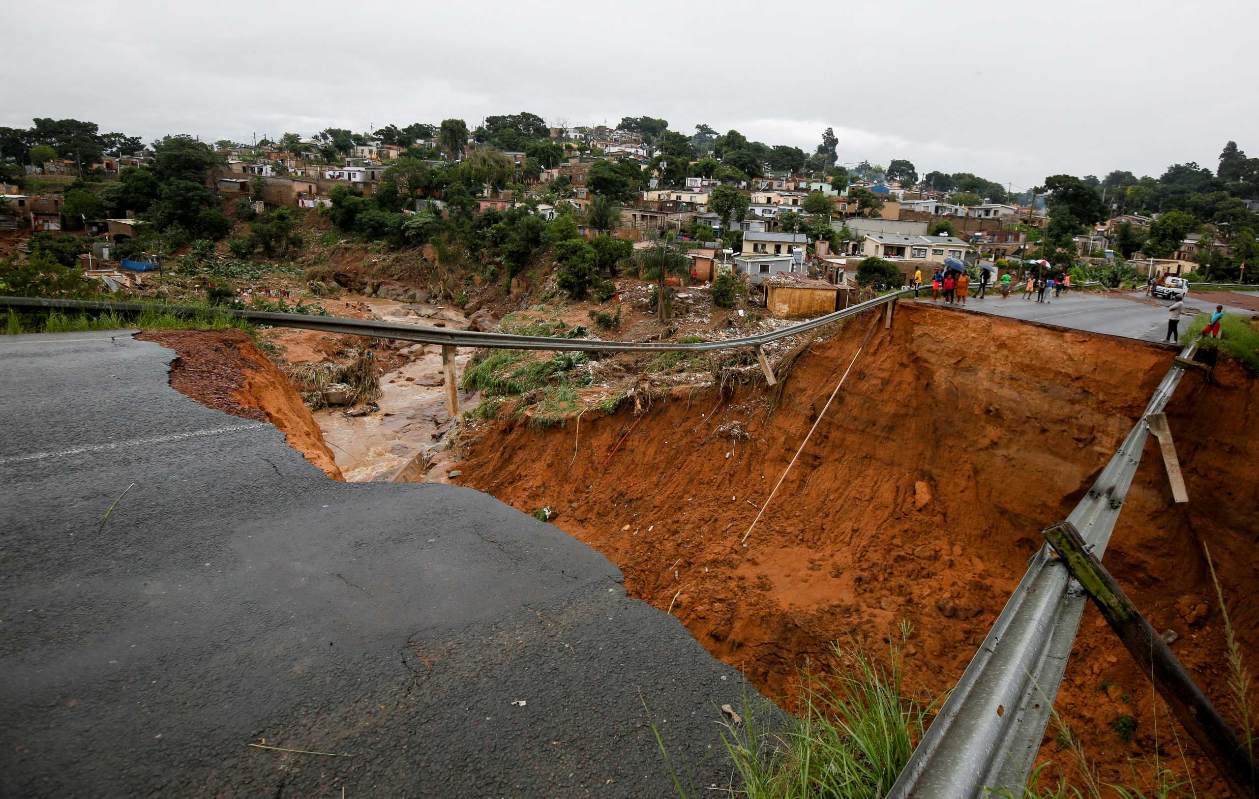 Νότια Αφρική: Πάνω από 300 νεκροί από τις χειρότερες πλημμύρες στην ιστορία της χώρας