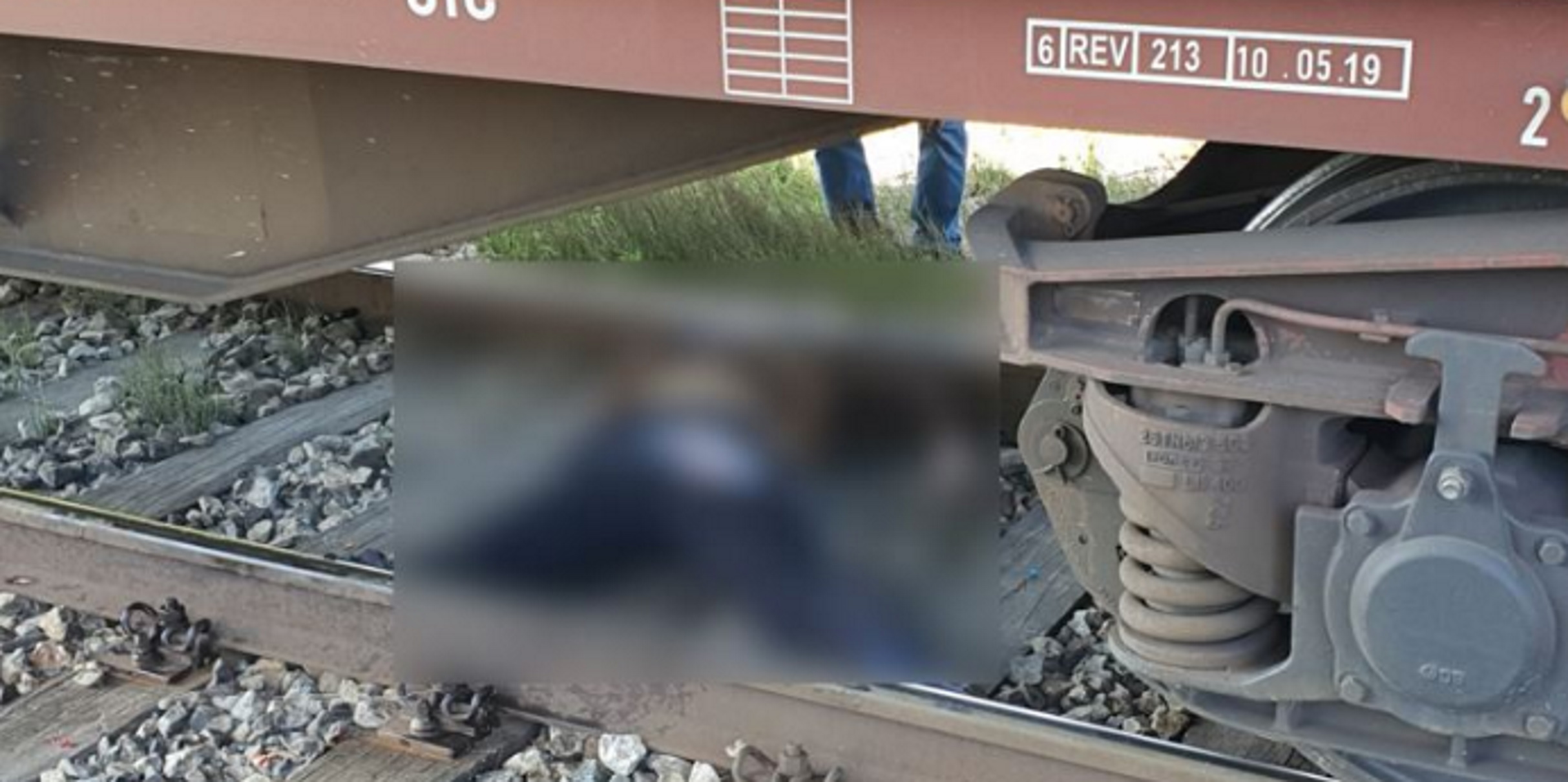 Πλατύ Ημαθίας: Τρένο παρέσυρε και σκότωσε άνδρα – Εικόνες από τις γραμμές της τραγωδίας
