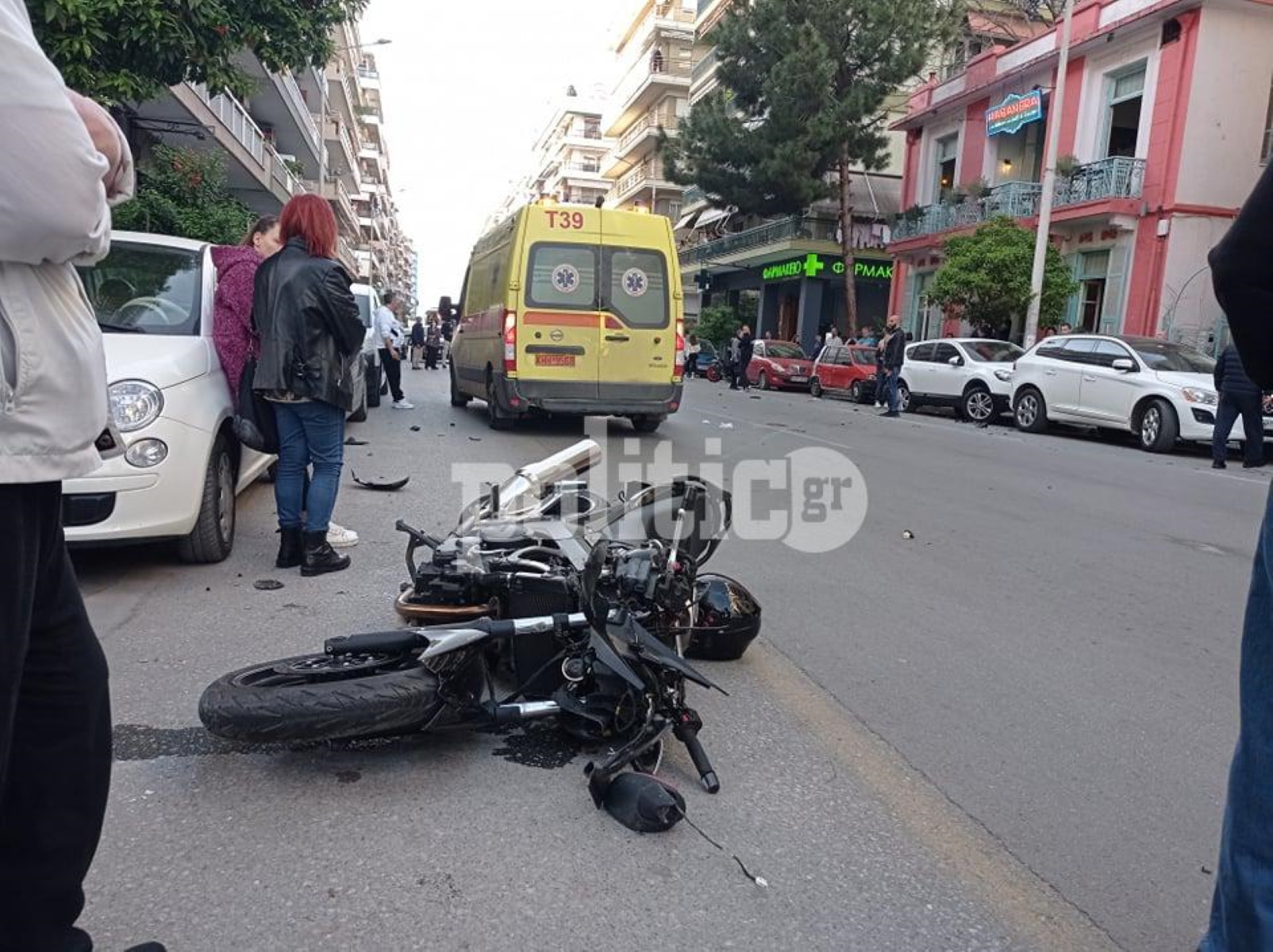 Θεσσαλονίκη: Σοβαρό τροχαίο με μηχανή – Σε κρίσιμη κατάσταση ένας άνδρας