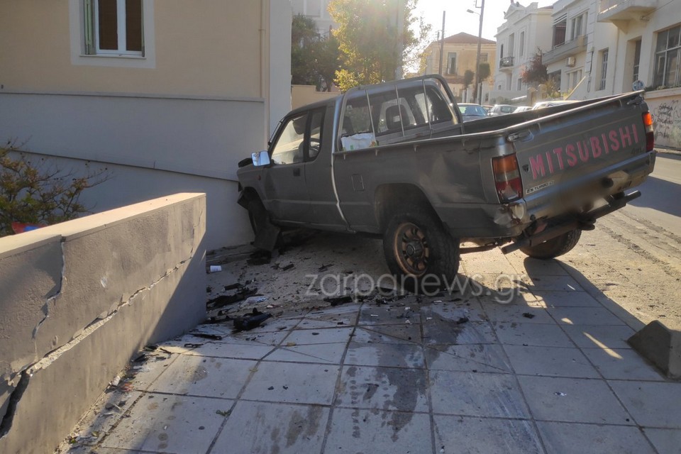 Τρελή πορεία αυτοκινήτου σε τροχαίο