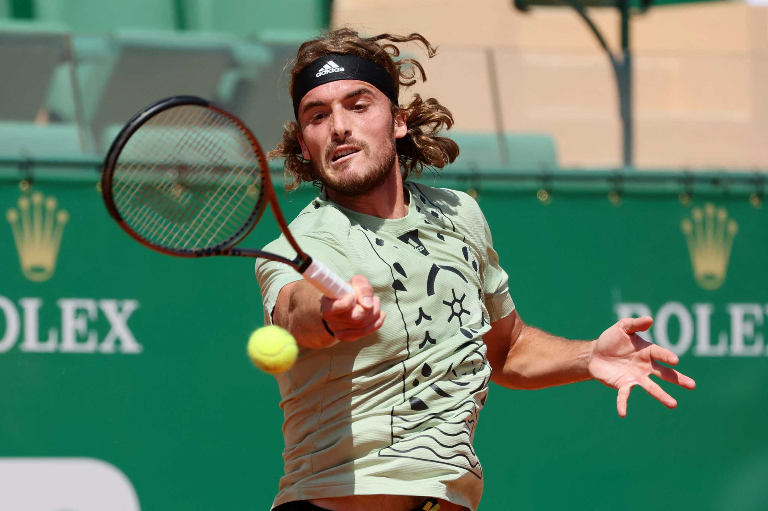 Tennis - ATP Masters 1000 - Monte Carlo Masters - Monte-Carlo Country Club, Roquebrune-Cap-Martin, France - April 14, 2022 Greece's Stefanos Tsitsipas in action during his third round match against Serbia's Laslo Dere REUTERS