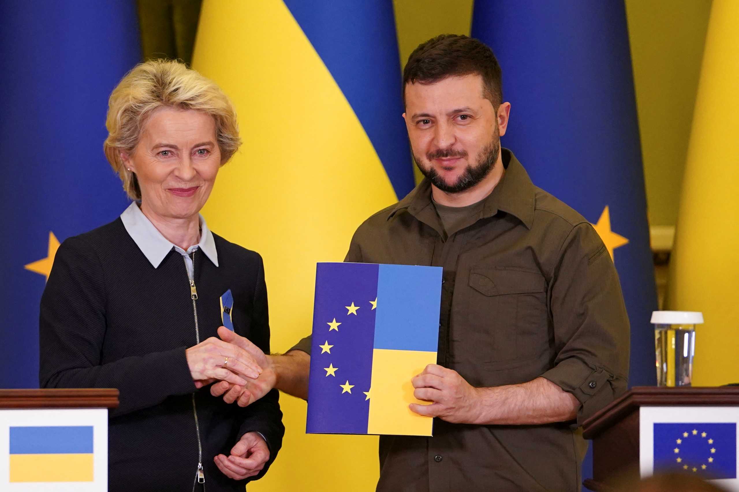 Πόλεμος στην Ουκρανία: «Ταχεία εκκίνηση» της διαδικασίας ένταξης στην ΕΕ υπόσχεται η Ούρσουλα φον ντερ Λάιεν
