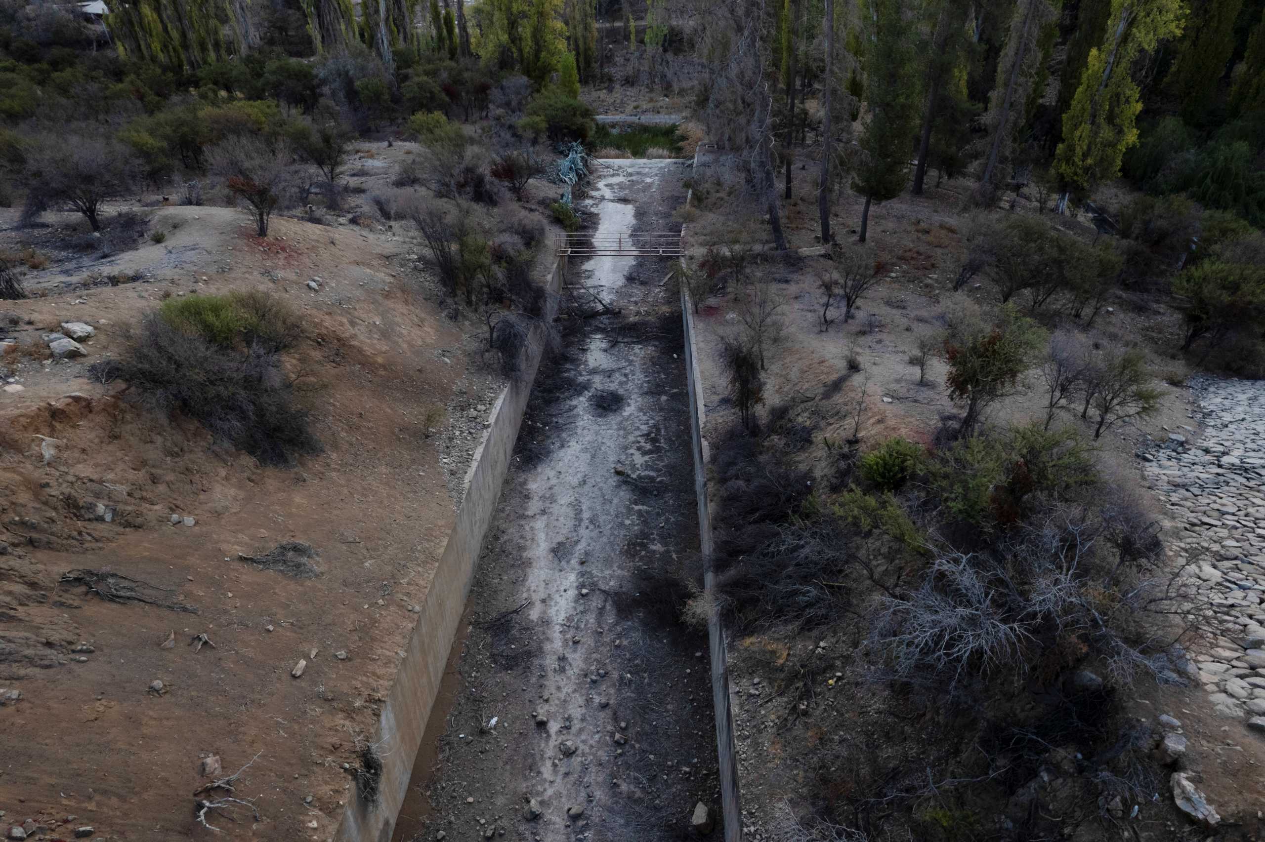 An aerial view of a dry structure at the Rungue reservoir during a drought in Rungue, north of Santiago, Chile, April 11, 2022. Image taken with a drone. REUTERS