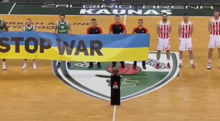 Οι παίκτες του Ερυθρού Αστέρα αρνήθηκαν να κρατήσουν πανό για την Ουκρανία