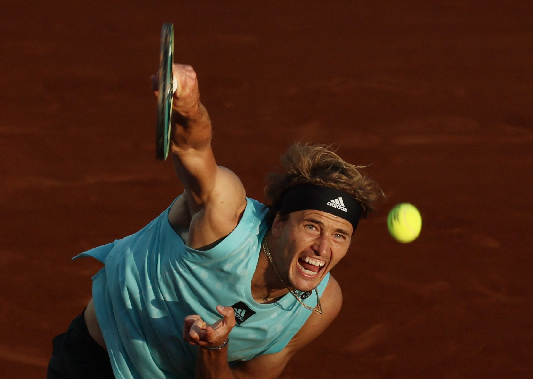 Tennis - ATP Masters 1000 - Monte Carlo Masters - Monte-Carlo Country Club, Roquebrune-Cap-Martin, France - April 15, 2022 Germany's Alexander Zverev in action during his quarter final match against Italy's Jannik Sinner REUTERS