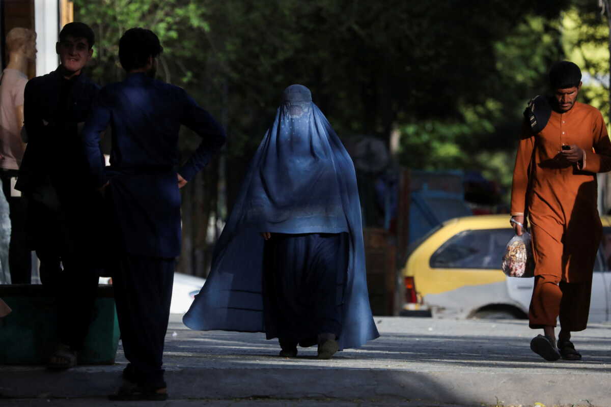 Αφγανιστάν: Οι Ταλιμπάν απαγορεύουν σε άνδρες και γυναίκες να τρώνε μαζί στα εστιατόρια