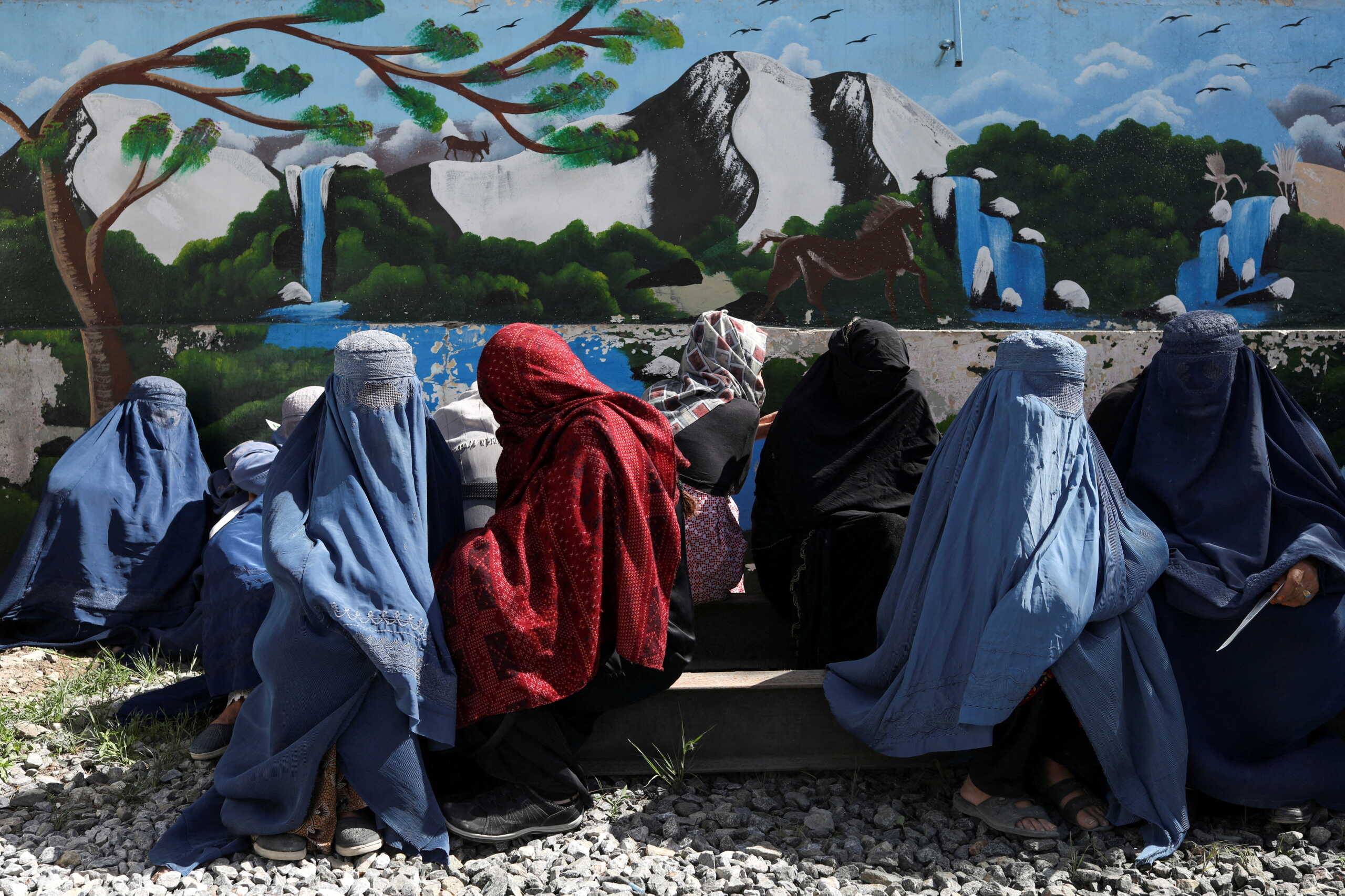 Αφγανιστάν: Ο ηγέτης των Ταλιμπάν ζήτησε από τις γυναίκες να φορούν μπούργκα δημοσίως
