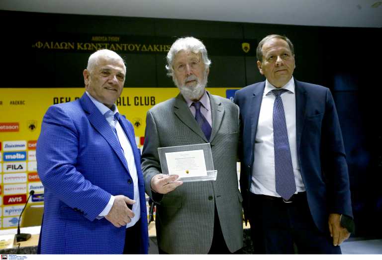 Η ΑΕΚ τίμησε τον Φαίδωνα Κωνσταντουδάκη – Αγγελόπουλος και Μελισσανίδης στην τελετή ονοματοδοσίας στα Άνω Λιόσια