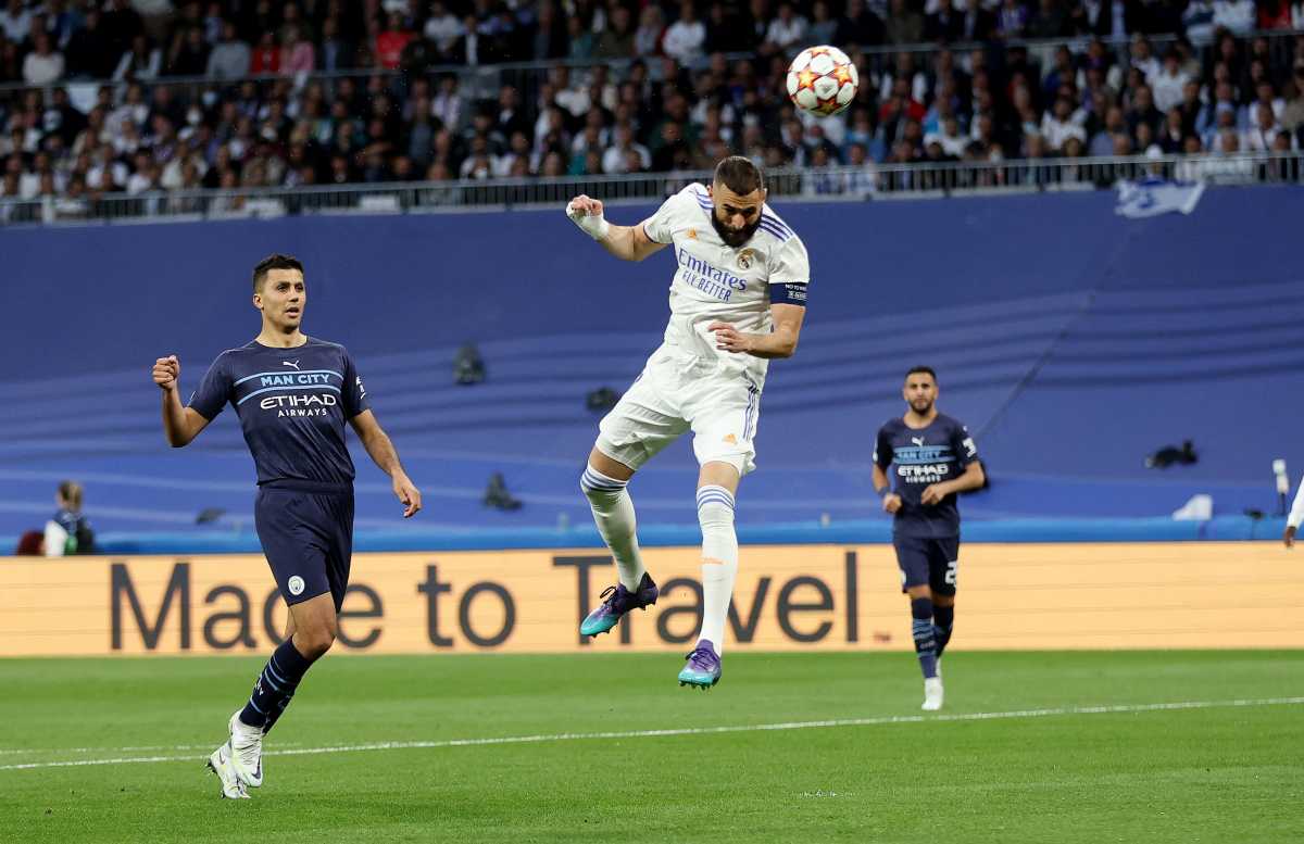 Soccer Football - Champions League - Semi Final - Second Leg - Real Madrid v Manchester City - Santiago Bernabeu, Madrid, Spain - May 4, 2022 Real Madrid's Karim Benzema heads at goal Action Images via Reuters