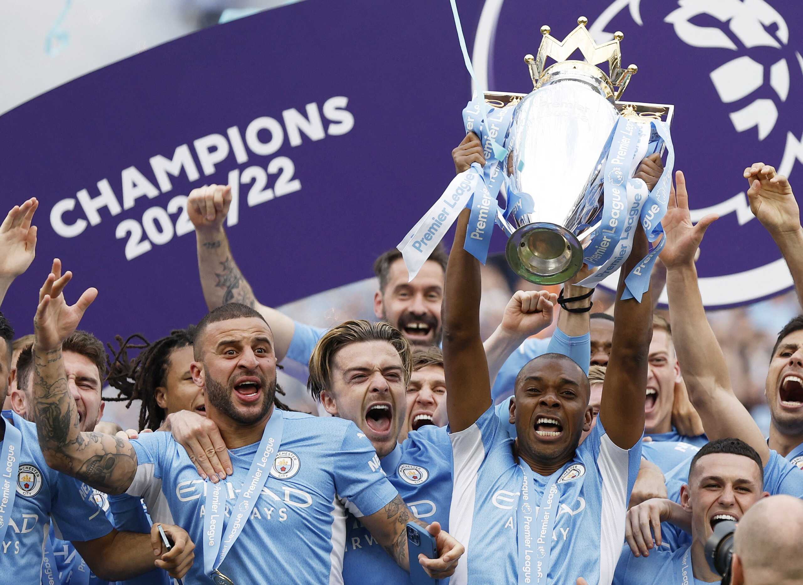 Soccer Football - Premier League - Manchester City v Aston Villa - Etihad Stadium, Manchester, Britain - May 22, 2022  Manchester City's Fernandinho lifts the trophy with teammates after winning the Premier League Action Images via Reuters