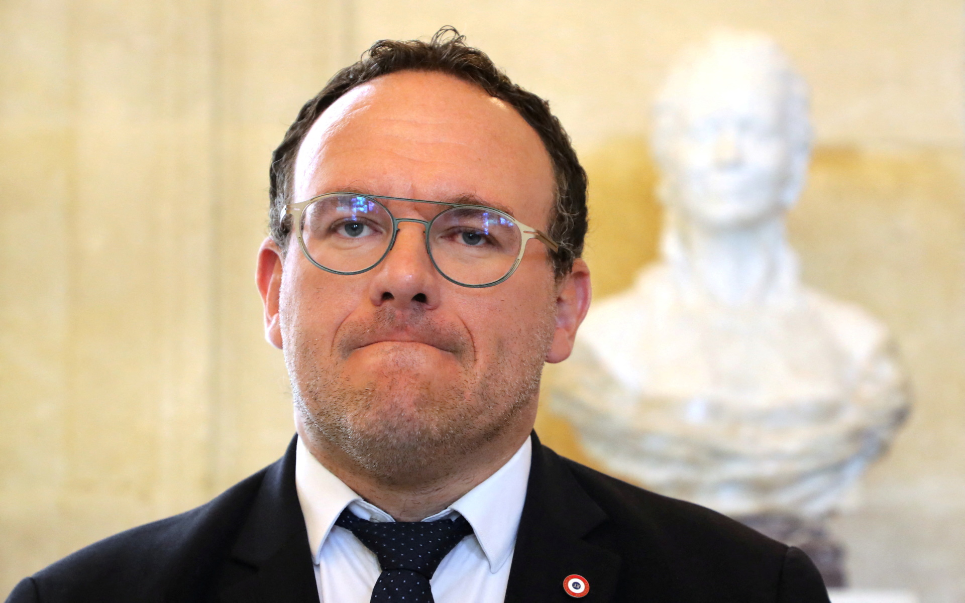 Γαλλία: Για βιασμούς κατηγορείται ο υπουργός Ατόμων με Αναπηρία – Η δικαιολογία και η διάψευση