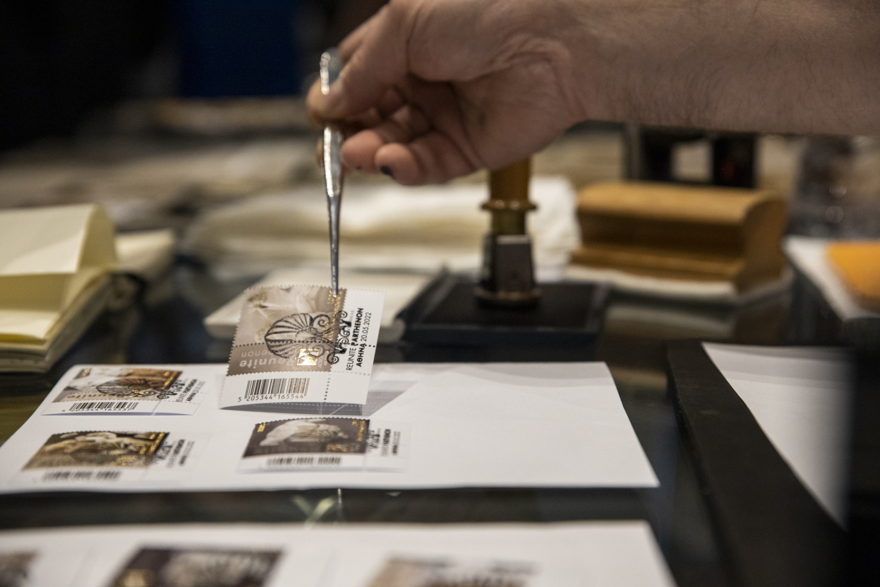 Ειδική σειρά γραμματοσήμων για την επανένωση των Γλυπτών του Παρθενώνα – «Δυναμώνει το κύμα επιστροφής τους»