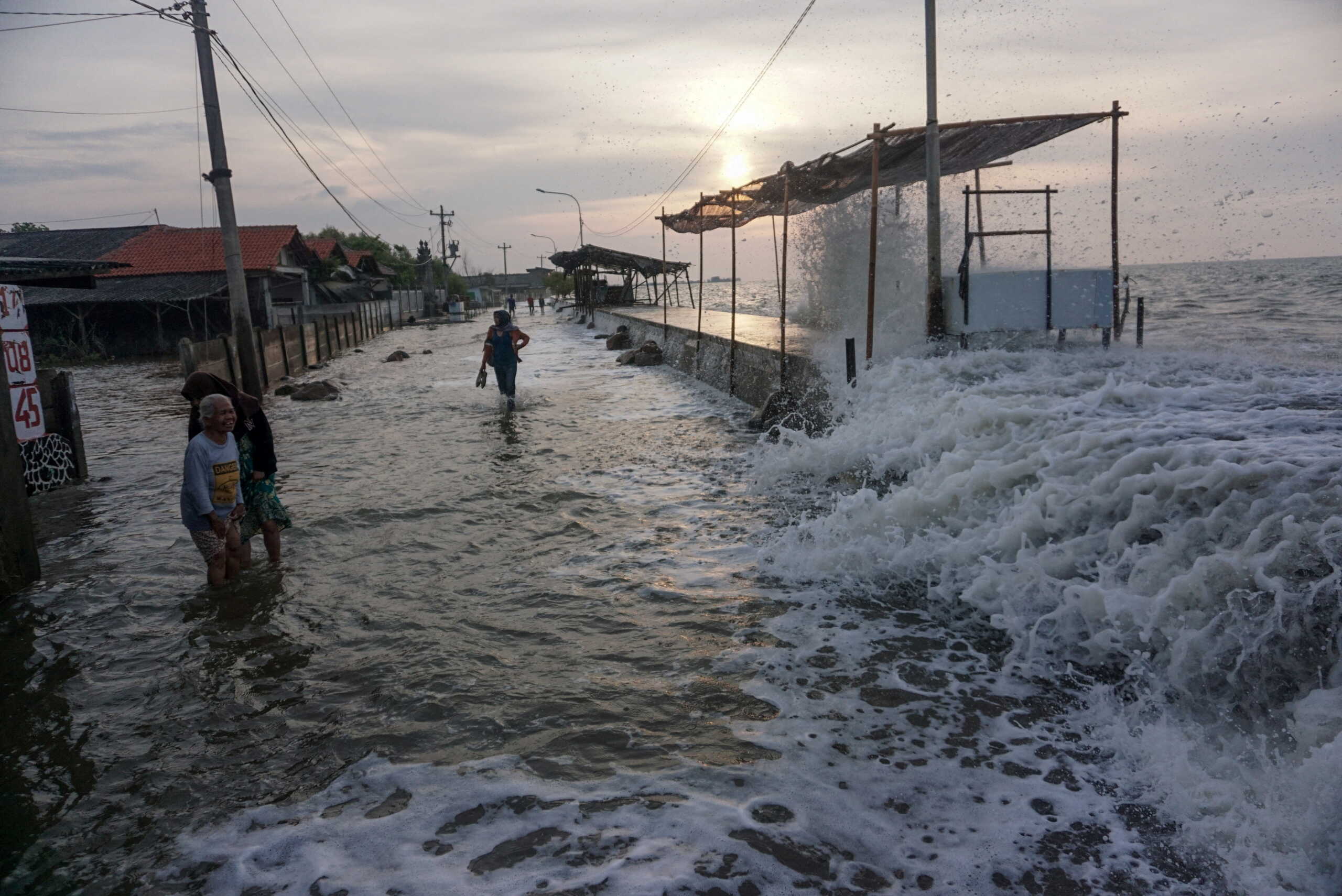 Ινδονησία: 26 αγνοούμενοι από τη βύθιση σκάφους λόγω της σφοδρής κακοκαιρίας